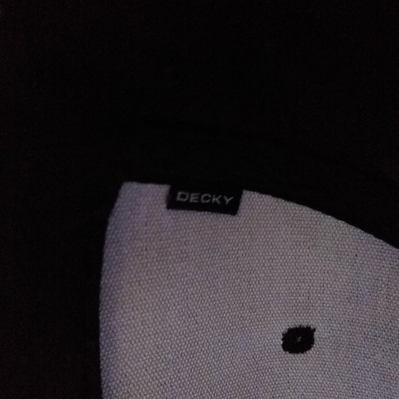 Black Snapback - Picture 2 of 2